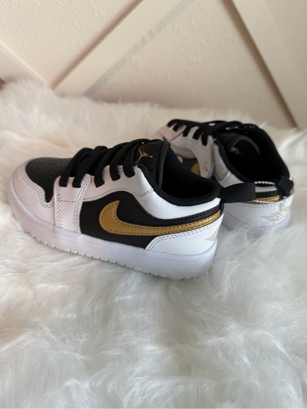 Jordan Kids' Low Top Sneakers - White/Black/Gold